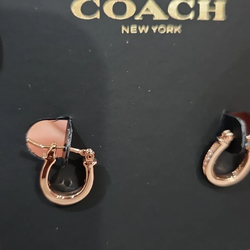 🔹️Coach 🔹️ Pave Signature Rose Gold Huggie Earrings - Picture 4 of 5